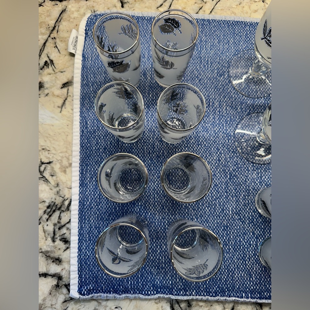 EVC Libbey MCM Silver Leaf 22-glass Lot; 10 Goblets and 12 Juice Glasses - Picture 4 of 13